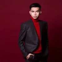 Sudah Jauh Berbeda, Simak 8 Foto Dimas Ahmad Kembaran Raffi yang Terlihat Makin Kece dan Modis