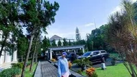 Sudah Lama Tak Dihuni, 8 Potret Rumah Mewah Reino Barack Bak Istana yang Jarang Terekspos - Begitu Asri dan Sejuk