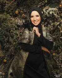 Sudah Langsing dan Kini Berhijab, Ini 7 Potret Tya Ariestya dalam Pemotretan Terbaru - Cantik dan Elegan Abis Banjir Pujian Netizen