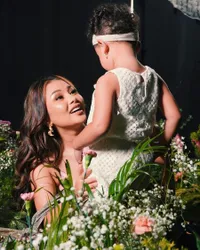 Sudah Pose Hadap Kamera, Intip Potret Gewa Putri Mutia Ayu dan Mendiang Glenn Fredly yang Selama Ini Wajahnya Disembunyikan dari Publik