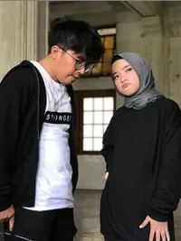 Sudah Sah Menikah! Ini 8 Potret Kebersamaan Nissa Sabyan dan Ayus yang Jarang Tersorot - Momen Akad Nikah Terungkap
