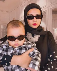 Sudah Seperti Bos Kecil, Ini 8 Potret Gemas Baby Ukkasya Pakai Kacamata yang Bikin Pingin Cubit