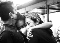 Sudah Tidak Bertemu Setahun Lebih, Intip Deretan Potret Hangat Eva Celia dengan Ibu dan Saudara Sambungnya 