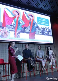 Suka Sejak Kecil, Ini 10 Potret Ariel Tatum yang Hobi Menari Tradisional Untuk Meditasi