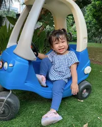  Sukses Bikin Gemas, Intip 8 Potret Adelynn Putri Cantik Gwen Priscilla yang Imut dan Mirip Ayahnya