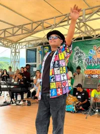 Sule Tak Malu Pakai Baju Murah, Tampil Funky dengan Gaya 80-an