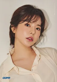Sunny Tampil Manis dan Feminin di Season Greeting 2019 SNSD-Oh!GG