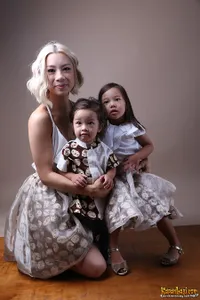 Super Cute! Saat Anak-Anak Jennifer Bachdim Pose Saling Cium