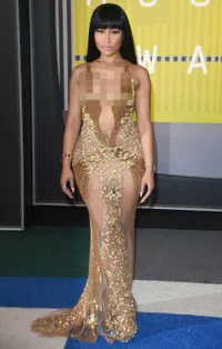 Super Hot! Ini Gaun Paling Terbuka & Terawang di Red Carpet 2015