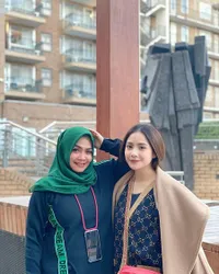 Susul Nagita Slavina dan Raffi Ahmad ke Eropa, Rieta Amilia Ajak Anak dan Suami Liburan Bersama