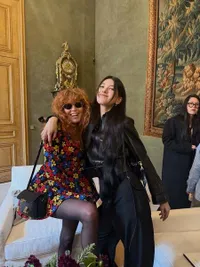 Suzy Tampil Serba Hitam di Show Celine Paris Fashion Week 2026