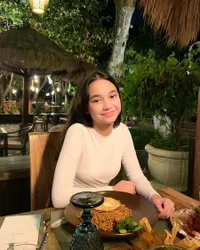 Sydney Anak Cut Tari Kini Sudah Remaja, Ini 11 Potretnya yang Makin Glowing dan Pesonanya Tak Terbendung