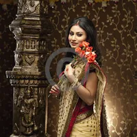 Saat Mouni Roy Berpakaian Pengantin - Super Cantik