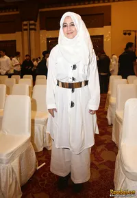 Saat Sang Serba Hitam Pipik Dian Irawati Putuskan Berbaju Putih