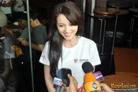 Sandra Dewi-Julie Estelle-Happy Salma di Hard Rock Cafe