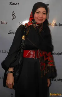 Sarah Vi di Menara 165