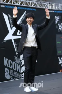 Sederetan Seleb Korea di Red Carpet KCON2014