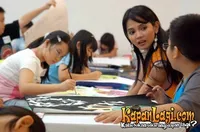 Selebriti Dalam Aksinya