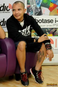 Selera Fashion Cella Kotak di i-Radio