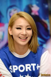 Senyum Manis 2NE1 Saat Prescon All Or Nothing di Jakarta