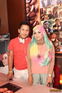 Septy Sanustika Rilis Single Papa Kini Sendiri