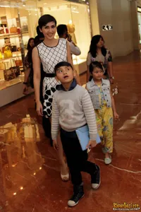 Seru Banget! Kebersamaan Fenita Arie Dengan Kedua Anaknya