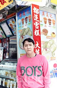 Serunya Jalan-Jalan Aktor Ganteng Park Yoochun di Macau