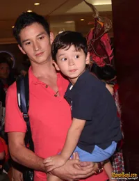 Serunya Mike Lewis Berduaan Dengan Kenzo