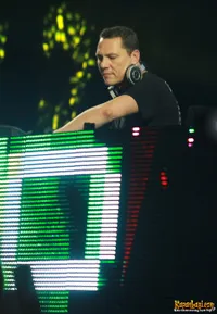 Serunya Penampilan DJ Tiesto di Eco Park Ancol