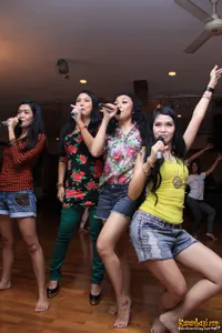 Serunya Suasana Latihan Jelang Konser Titi DJ di Singapura