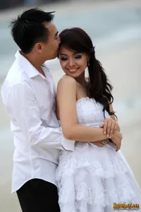Sesi Foto Prewedding Romantis Winda Viska di Pantai