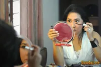 Sesi Make Up Jelang Pemotretan Yurike Prastika Film EYANG KUBUR