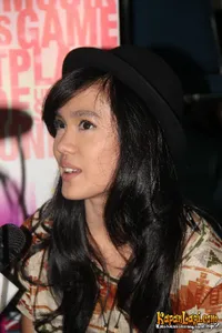 Sheryl di KapanLagi Goes To School