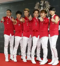 Shinhwa Tampil di Konser Penutup THE CLASSIC 2013