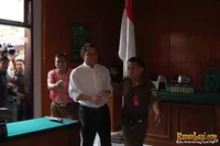 Suami Cici Paramida di Pengadilan Negeri Cibinong