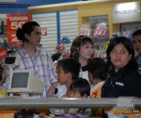 Suami Rency Milano Kembali Bareng Cewek Lain