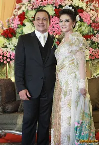 Suasana Bahagia Resepsi Pernikahan Bella Saphira dan Agus Suryo