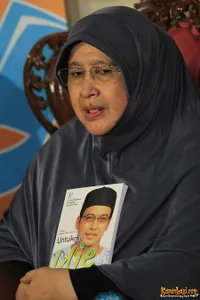 Suasana Haru - Ibunda Uje Rilis Buku UNTUKMU UJE