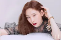 Taeyeon SNSD Pamer Wajah Mulus & Make-up Freckles di Majalah ELLE