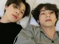 Tagar #VMin Jadi Trending di Twitter, Ini Dia 10 Foto Selfie V BTS Bareng Jimin yang Gemes Abis