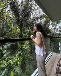 Tahun 2025 Umur 34 Tahun, Ini Potret Putri Titian Ibu 2 Anak yang Awet Muda