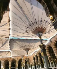 Tahun Baru di Tanah Suci, 8 Potret Nycta Gina dan Rizky Kinos Umrah Bersama Keluarga