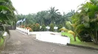 Tajir Melintir, Dua Selebriti Ini Punya Rumah Super Luas yang Ada Lapangan Golf Pribadi!