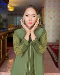 Tajir Melintir, Ini 10 Potret Inul Daratista Tak Segan Ngulek Sambel di Lantai Demi Suami Meski Sudah Jadi Juragan - Netizen: Padahal Punya Banyak ART