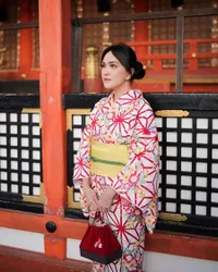 Tak Ajak Suami, Ini 10 Potret Shandy Aulia Liburan bersama Claire di Jepang - Akui Telah Membuat Kesalahan dan Bukan Seorang Ibu yang Sempurna