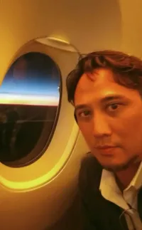 Tak Cuman Temani Anak Melanjutkan Studi, 8 Potret Tengku Firmansyah yang Mengaku Bakal Cari Kerjaan Akting di Kanada