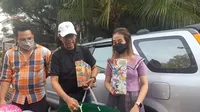 Tak Diundang, Momen Doddy Sudrajat dan Mayang Rayakan Ulang Tahun Gala di Rumah Faisal - Nyanyi dan Tiup Lilin Sendiri