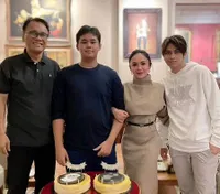 Tak Foya-Foya Meski Ibunya Kaya, Ini 6 Potret Perayaan Ulang Tahun Putra Yuni Shara Yang Digelar Sederhana di Rumah