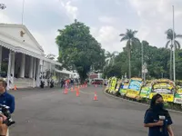 Tak Hanya Karangan Bunga, Kertas Ucapan Belasungkawa Penuhi Gedung Pakuan Bandung Jelang Kepulangan Jenazah Eril