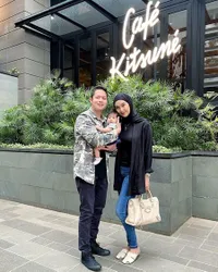 Tak hanya Wulan Guritno, Berikut Deretan Selebriti Indonesia yang Menjalin Kasih Dengan Perbedaan Usia Terpaut Jauh - Dari Wanda Hamidah Hingga Cut Meyriska